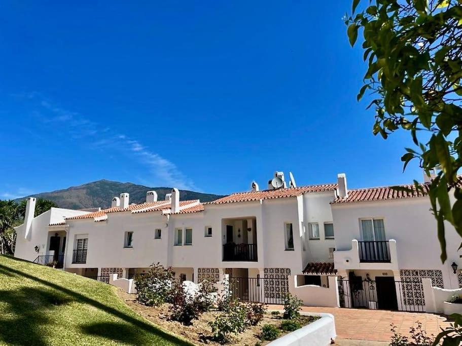 Hermosa Casita De Pueblo Con Piscina En Benahavís Esterno foto